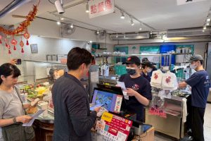 全支付總經理至臨江街夜市體驗美食小吃 響應臺北夜市打牙祭推出消費享優惠活動