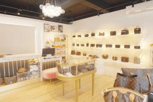 劉婷玉深耕花蓮二手精品市場 京辰二手精品包 串聯產業與公益
