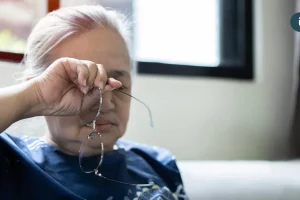 飛蚊症不只是「眼前有黑點」 中醫師：恐是視網膜警訊