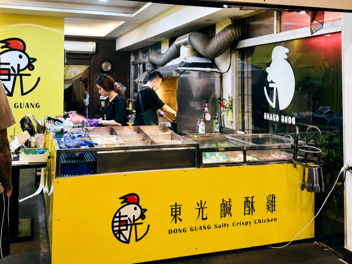 二代接手經營台南東區鹹酥雞老店,從路邊攤轉型為明亮店面,延續二十多年在地滋味(圖/業者提供)