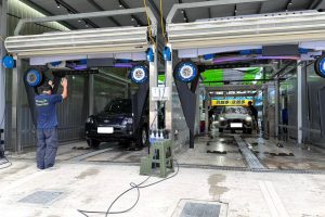 Speedy Clean結合360度水刀與手工精洗 車身、鋁圈到細節清潔一次完成
