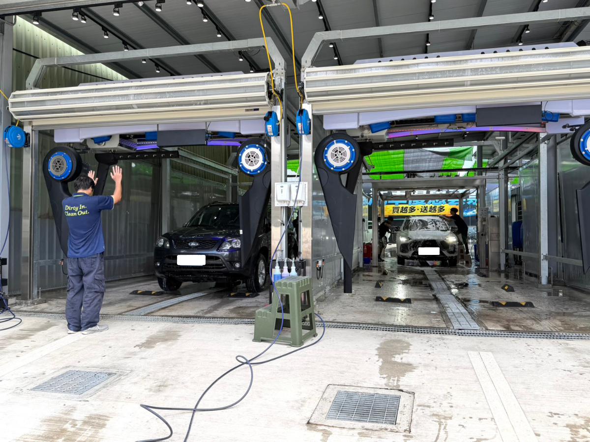 Speedy Clean結合360度水刀與手工精洗 車身、鋁圈到細節清潔一次完成