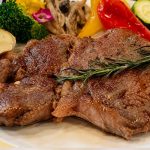 台中商業餐敘 燉、炸、烤經三道工序的德國豬腳  外皮酥脆、內部保有肉汁