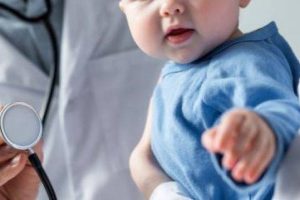 專科醫師林義龍提醒 家長應慎防幼兒誤吞玩具異物風險