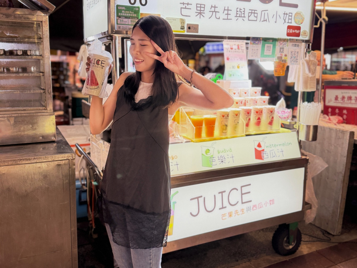 zue此次裝備美食雷達實際走訪寧夏夜市分享自己的美食清單。圖/臺北市市場處