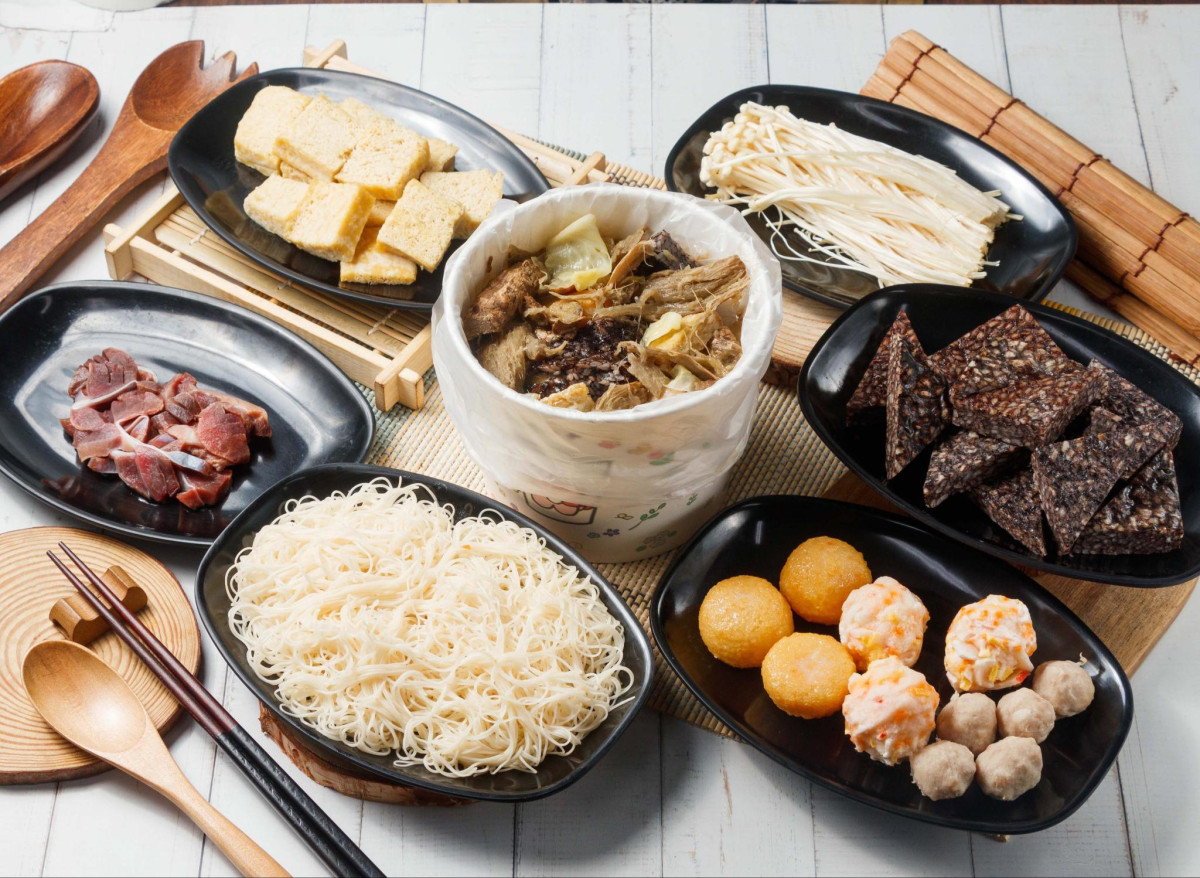 《吉財薑補鴨》推出適合單人外帶的個人鍋,讓單人或小家庭也能輕鬆享用熱騰騰的鍋物(圖/業者提供)
