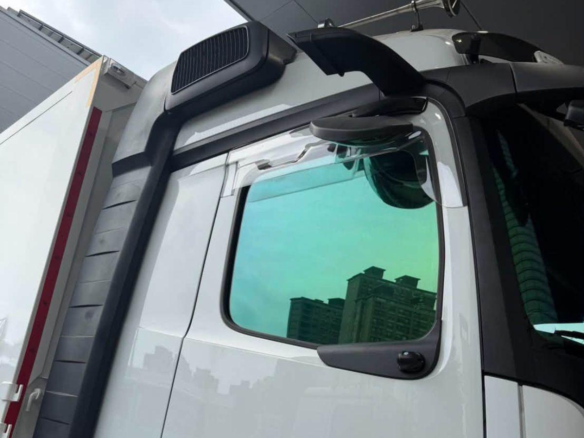 在地耕耘十年的桃園隔熱工程業者 汽車、住家隔熱膜安裝並行 師傅也參與店務營運